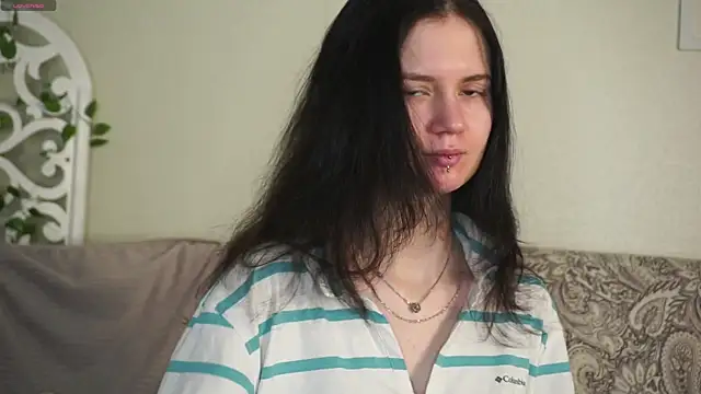 Snapshot of Glow_hollow chatting on February 15, 2026, 3:47 am Glow hollow online show from February 15, 2026, 3:47 am