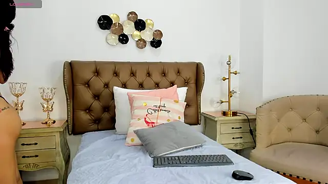 maria 09  online show from April 7, 2026, 6:41 pm