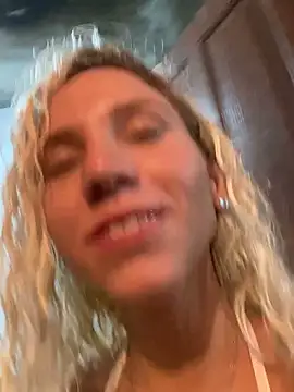 LoiraQuente69 online show from February 6, 2026, 10:13 pm