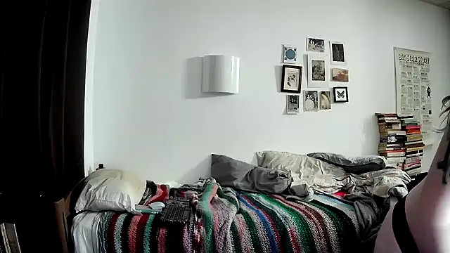 lucielark online show from February 4, 2025, 7:40 am