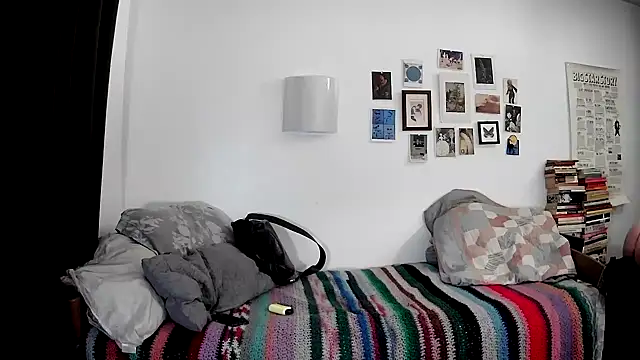 lucielark online show from March 12, 2025, 2:12 pm