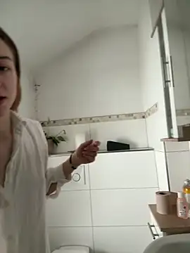 romyxxs online show from February 4, 2026, 8:42 am