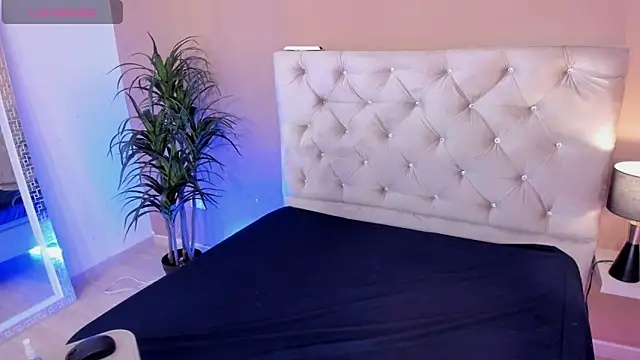 Snapshot of Valenvega_ chatting on April 18, 2026, 12:42 pm Valenvega online show from April 18, 2026, 12:42 pm