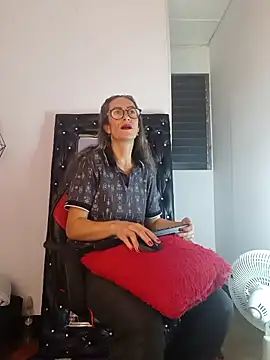 laurasofia45 online show from February 9, 2026, 7:07 pm