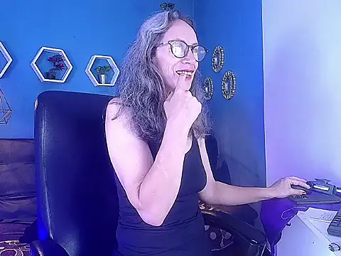 laurasofia45 online show from February 17, 2026, 4:02 pm