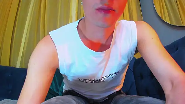 Snapshot of KairoBlaaze chatting on February 19, 2026, 1:34 am KairoBlaaze online show from February 19, 2026, 1:34 am