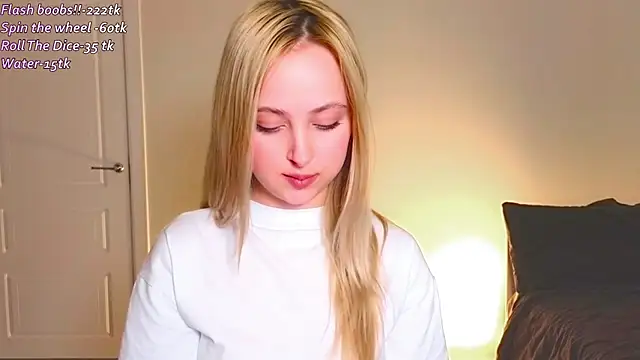 Snapshot of xloex chatting on February 3, 2026, 12:32 pm xloex online show from February 3, 2026, 12:32 pm