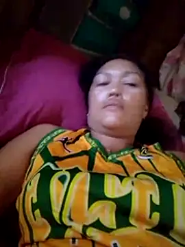 Snapshot of sexymom_siovie chatting on May 5, 2026, 7:05 am sexymom siovie online show from May 5, 2026, 7:05 am
