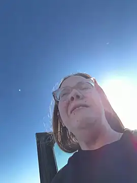 Snapshot of lickablelynn87 chatting on February 25, 2026, 3:32 pm lickablelynn87 online show from February 25, 2026, 3:32 pm