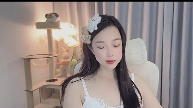 Yumi yuni online show from May 11, 2026, 2:45 pm