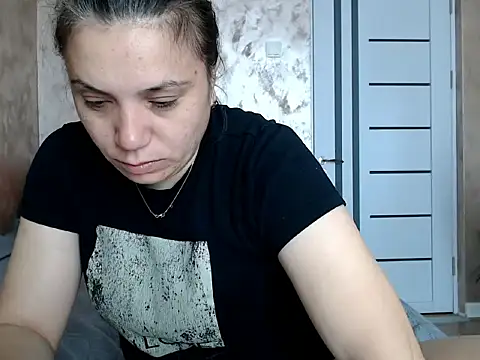 LorraGrey online show from April 29, 2026, 6:06 am
