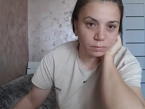 LorraGrey online show from May 13, 2026, 1:41 pm