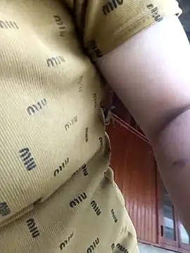 Snapshot of hot-luna- chatting on April 11, 2026, 7:45 am hot-luna- online show from April 11, 2026, 7:45 am