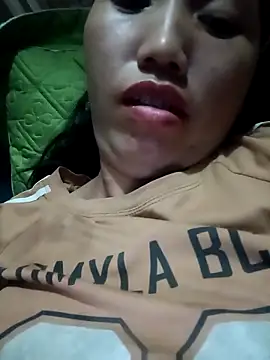 Snapshot of hot-luna- chatting on April 16, 2026, 12:39 pm hot-luna- online show from April 16, 2026, 12:39 pm