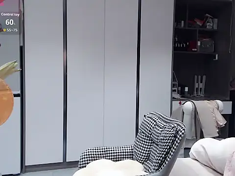 Snapshot of Tsuki-y chatting on March 3, 2026, 12:22 pm Tsuki-y online show from March 3, 2026, 12:22 pm