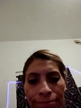 amairany27 online show from April 25, 2026, 12:02 am