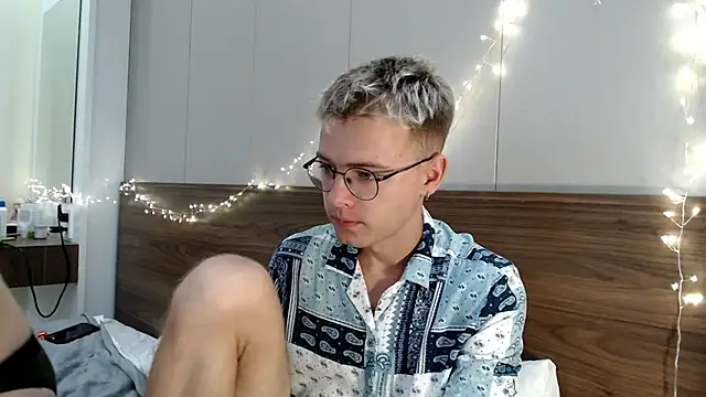 NikiKerryCum online show from March 1, 2026, 1:57 pm