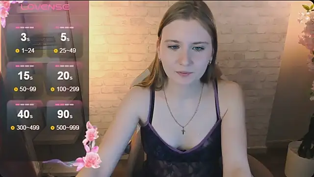 Snapshot of Caroline_Desire_ chatting on April 20, 2026, 10:29 am Caroline Desire online show from April 20, 2026, 10:29 am
