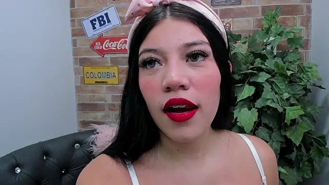 Snapshot of foxy_vera chatting on April 25, 2026, 11:02 am foxy vera online show from April 25, 2026, 11:02 am