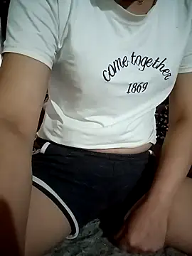 Snapshot of Momo-biki chatting on June 15, 2026, 12:46 am Momo-biki online show from June 15, 2026, 12:46 am