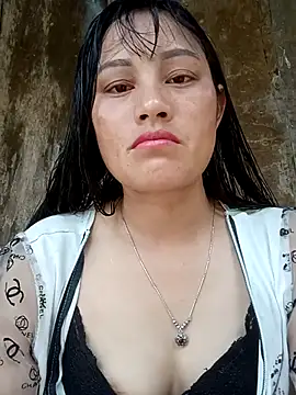 Snapshot of Momo-biki chatting on July 7, 2026, 5:32 am Momo-biki online show from July 7, 2026, 5:32 am