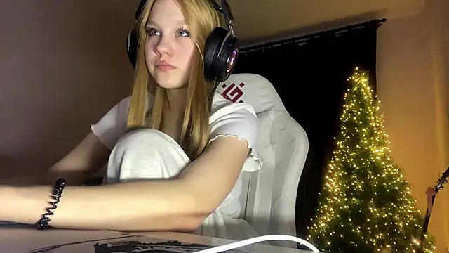 Snapshot of axin_burnell chatting on February 4, 2026, 6:14 pm axin burnell online show from February 4, 2026, 6:14 pm