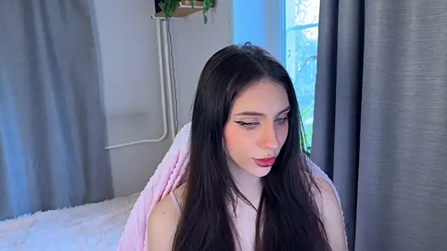 lunawho online show from April 13, 2026, 4:29 am