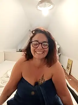 pulpeuse64 online show from April 10, 2026, 6:45 pm