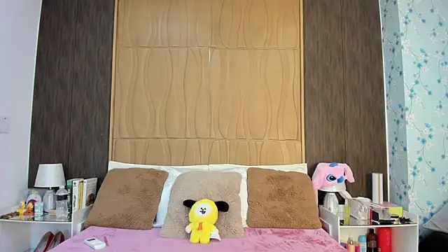 AlisHoward online show from April 7, 2026, 7:25 pm