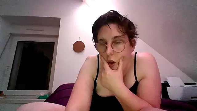 Snapshot of OIseauNoir88 chatting on February 2, 2026, 8:18 pm OIseauNoir88 online show from February 2, 2026, 8:18 pm