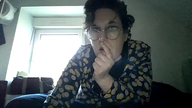 Snapshot of OIseauNoir88 chatting on February 12, 2026, 4:13 pm OIseauNoir88 online show from February 12, 2026, 4:13 pm