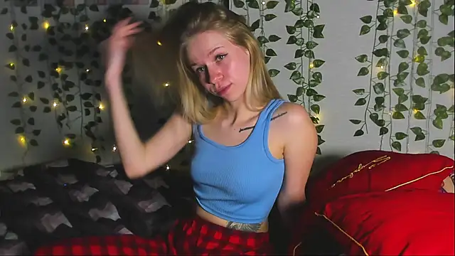 Very Cute Girl online show from February 14, 2026, 9:22 pm