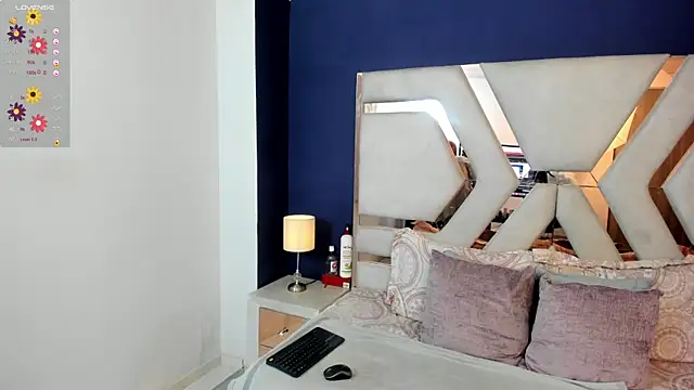 Sara Evaanns online show from July 28, 2026, 2:24 pm