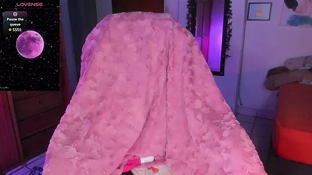 Snapshot of sunflowerr_ chatting on February 21, 2026, 8:26 am sunflowerr online show from February 21, 2026, 8:26 am