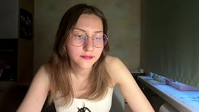 Miaaa Moon online show from May 16, 2026, 4:39 pm