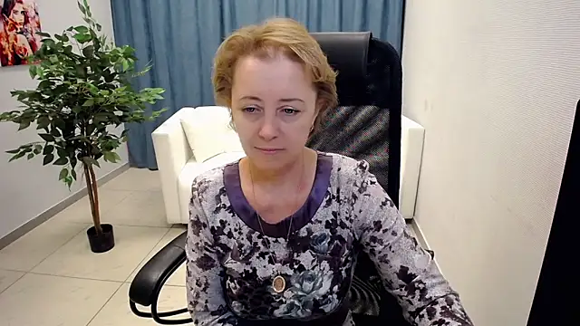 MONA W online show from June 3, 2026, 11:02 am