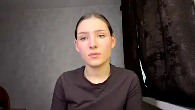 Snapshot of FoxieFlare chatting on February 12, 2026, 12:27 am FoxieFlare online show from February 12, 2026, 12:27 am