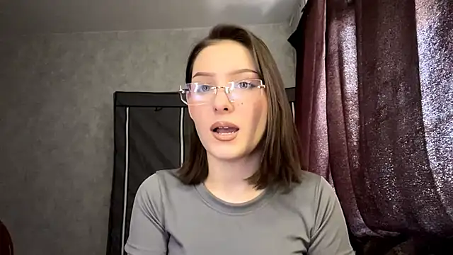 Snapshot of FoxieFlare chatting on March 22, 2026, 5:11 am FoxieFlare online show from March 22, 2026, 5:11 am