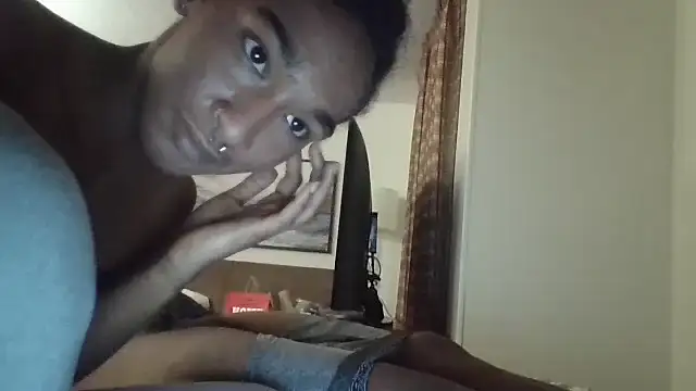 Snapshot of therayerervealed chatting on February 4, 2026, 7:47 am therayerervealed online show from February 4, 2026, 7:47 am