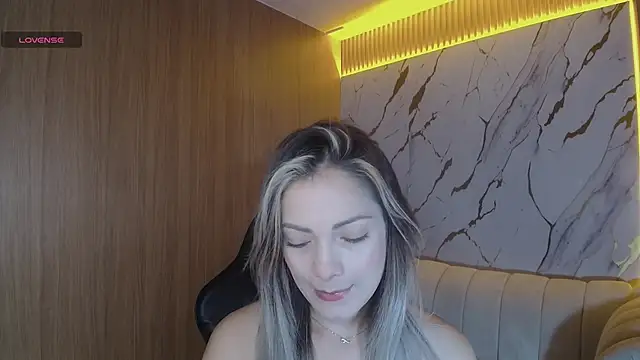 Snapshot of sofia_nova_tf chatting on February 12, 2026, 2:01 pm sofia nova tf online show from February 12, 2026, 2:01 pm