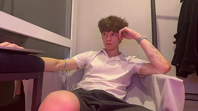 Snapshot of Kevin_bucks chatting on February 17, 2026, 2:13 pm Kevin bucks online show from February 17, 2026, 2:13 pm