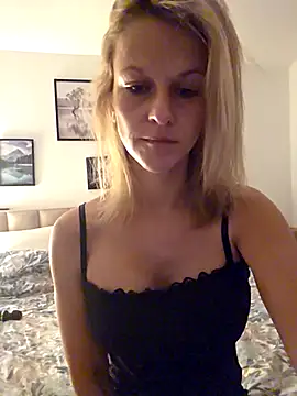Snapshot of Couple-Kiwii-Orchidee-Boy chatting on June 5, 2026, 3:57 am Couple-Kiwii-Orchidee-Boy online show from June 5, 2026, 3:57 am
