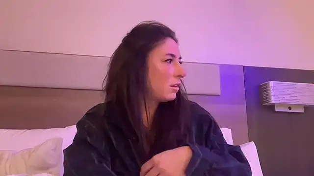 mr mrs glitter online show from March 30, 2026, 3:29 am