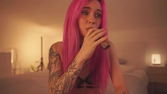 Sarah Pink online show from February 8, 2025, 5:29 pm