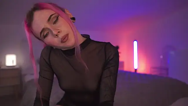 Sarah Pink online show from March 20, 2025, 5:25 pm