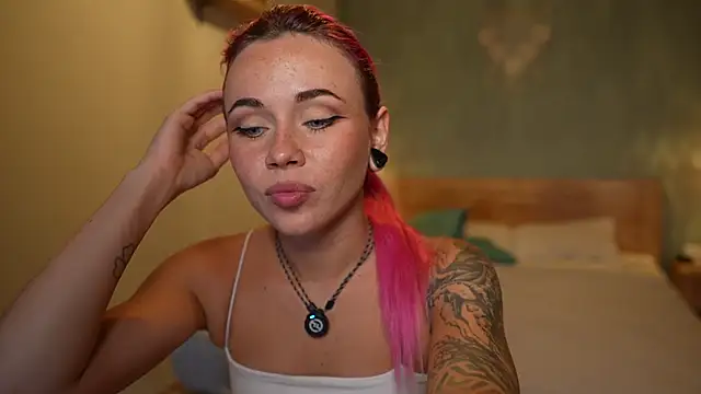 Sarah Pink online show from November 15, 2025, 12:45 pm