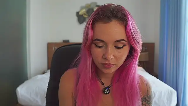 Sarah Pink online show from December 18, 2025, 2:28 am