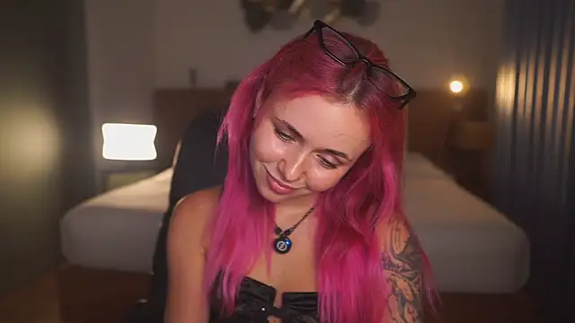 Sarah Pink online show from May 15, 2026, 1:51 pm