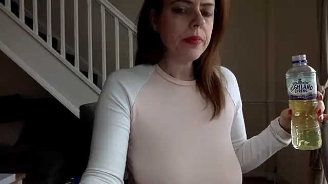 Snapshot of ElizabethArden42- chatting on February 26, 2026, 2:05 pm ElizabethArden42- online show from February 26, 2026, 2:05 pm