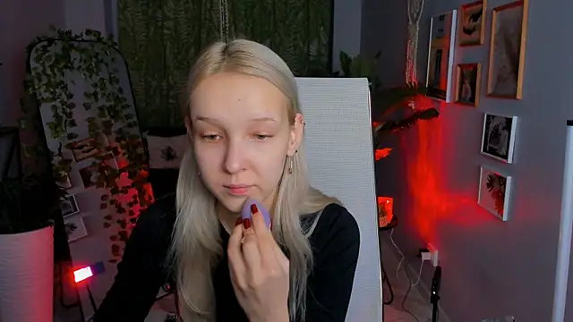 MaoqiBeverly online show from March 29, 2026, 5:18 am